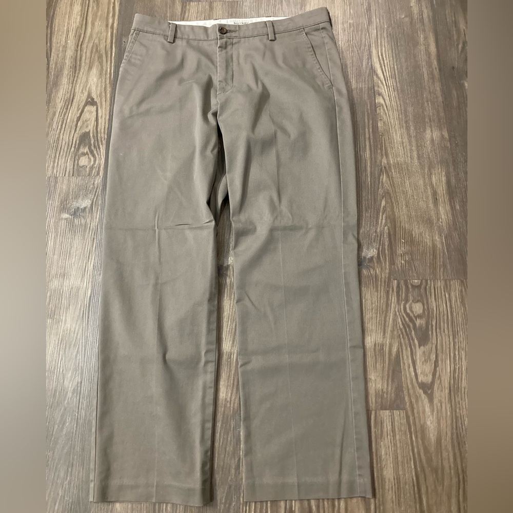 Dockers Classic Fit Gray Khaki Pants 36/32‎